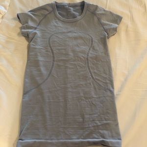 Lululemon short sleeve shirt